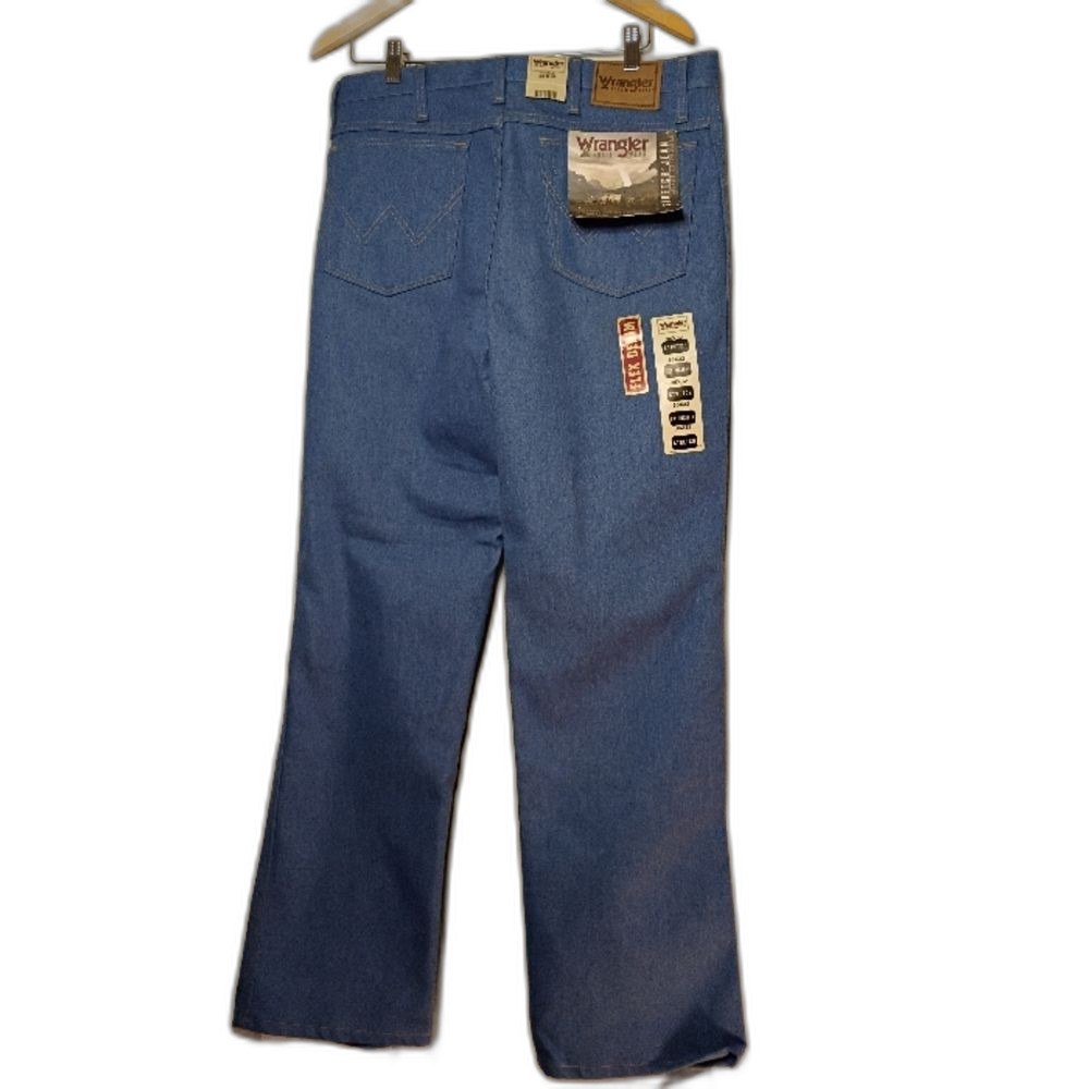 NWT Wrangler Rugged Wear Stretch Jeans 36x32 Blue Denim Classic Fit